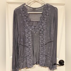 Women’s Size Large Pol TKT356A Gray Lace Embroidered Floral Tunic Top